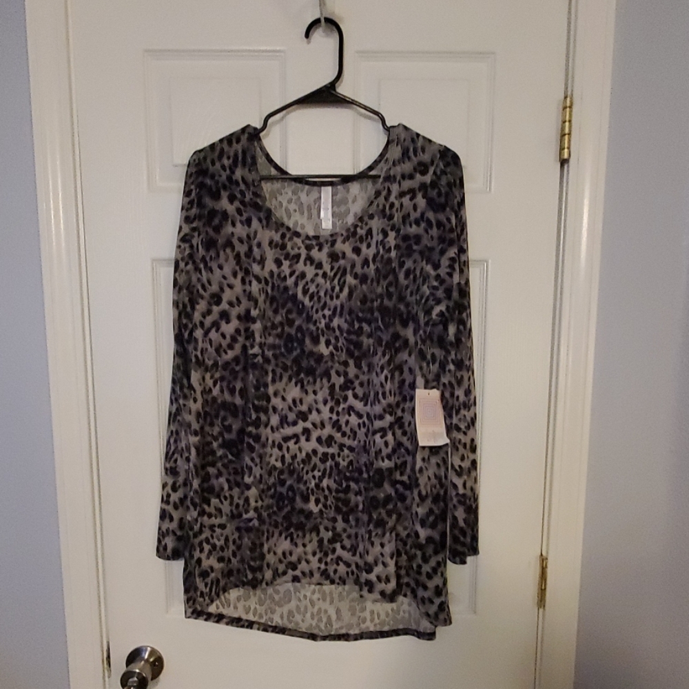 LuLaRoe Leppard Long sleeve